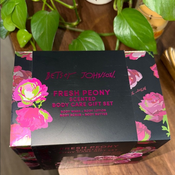 Betsey Johnson Fresh Peony Body Care Gift Set - Pink and Black - Picture 3 of 5